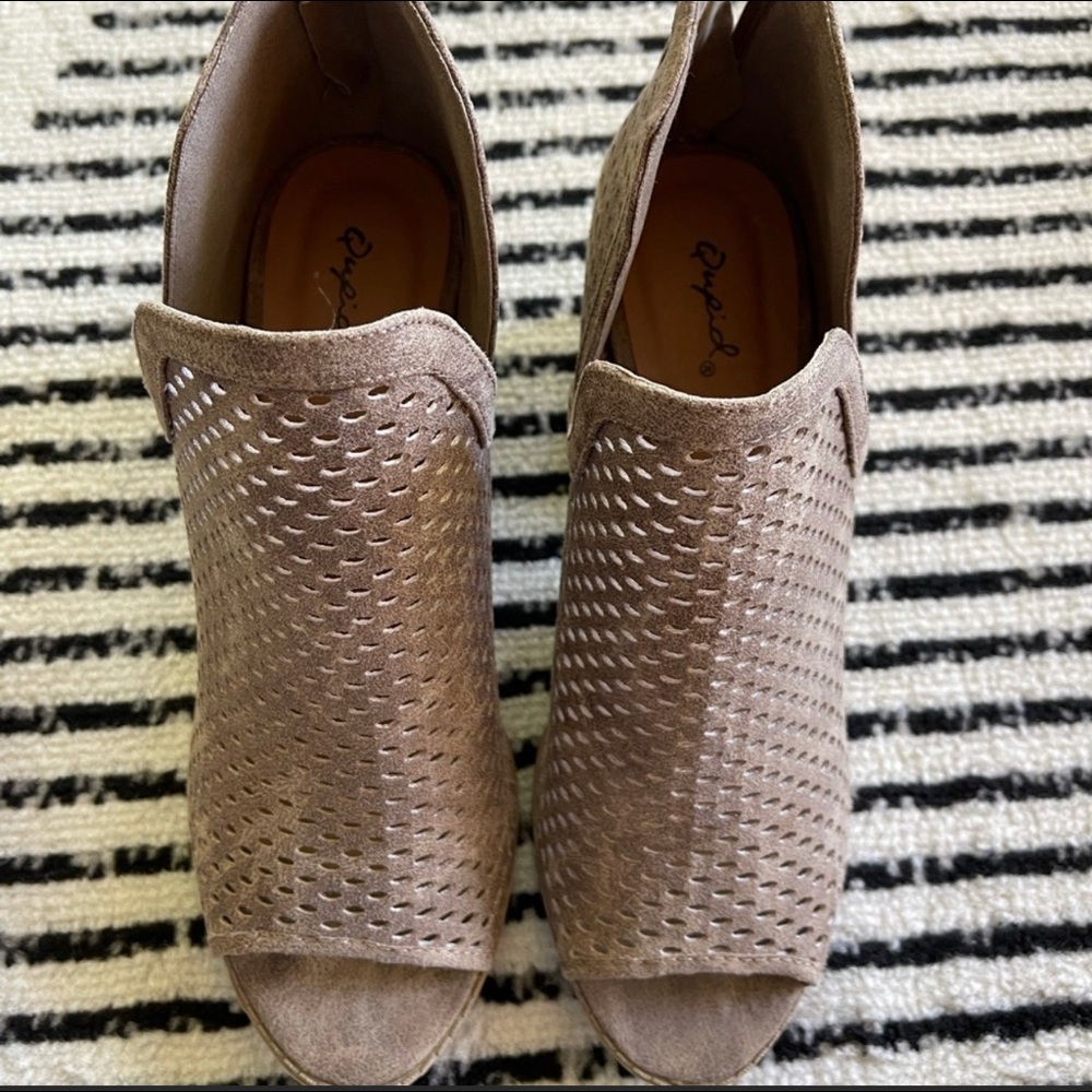 Qupid Distressed Bootie, Size 10